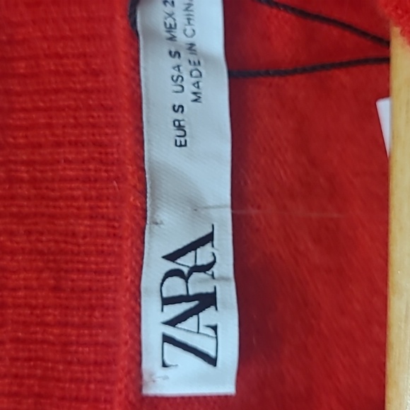 Red Sleveless Cashmere Top Size Small - Picture 2 of 5